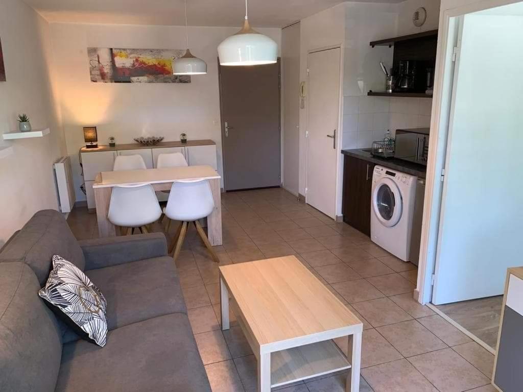 Les Jardins La Charbonniere Apartment Монтеврен Екстериор снимка