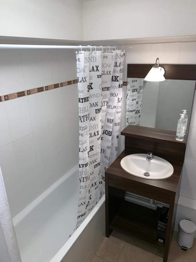 Les Jardins La Charbonniere Apartment Монтеврен Екстериор снимка