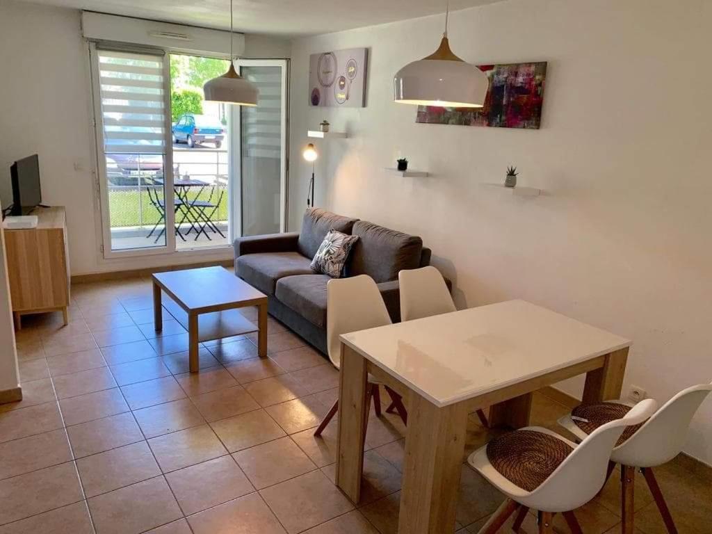 Les Jardins La Charbonniere Apartment Монтеврен Екстериор снимка